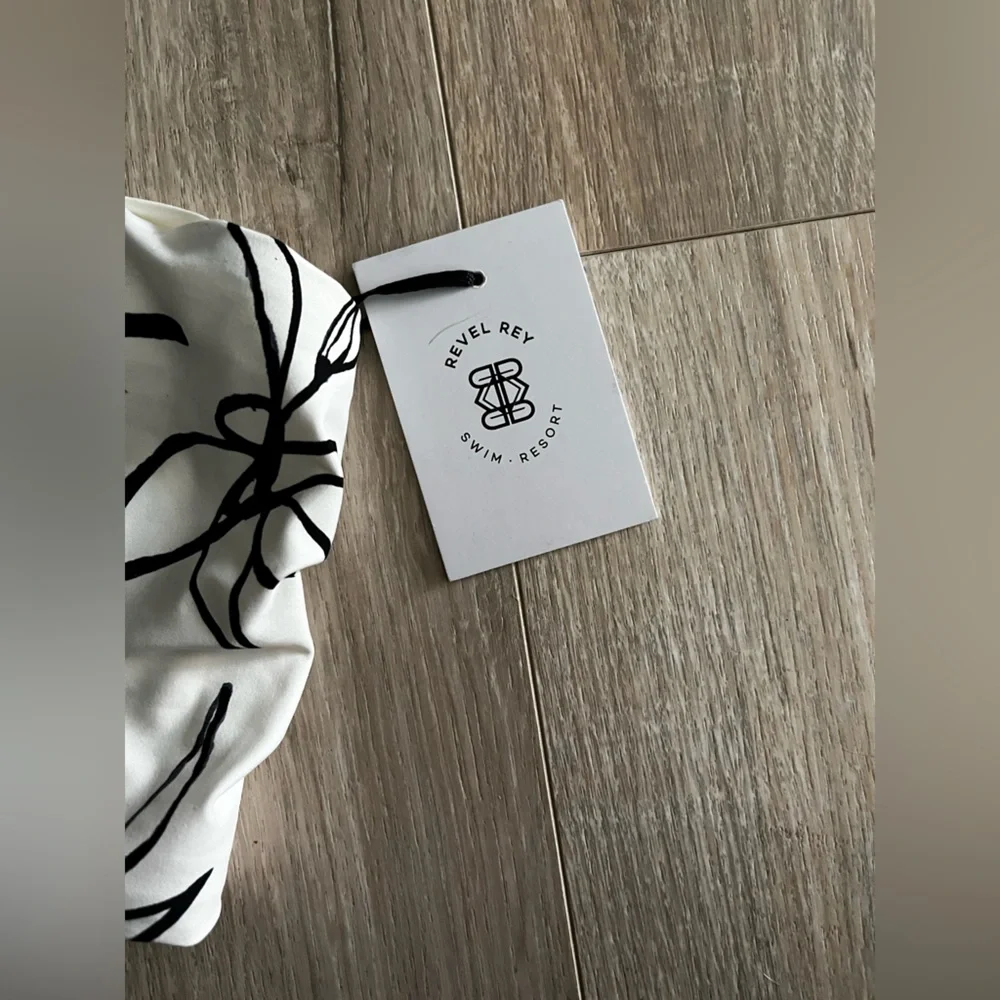 NWT Revolve Revel Ray Women’s Noir Floral Bikini Set Top (Small)/Bottom (Medium) - Picture 3 of 11